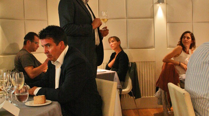 Óscar entusiasmado con los vinos de Bodegas Luis Cañas