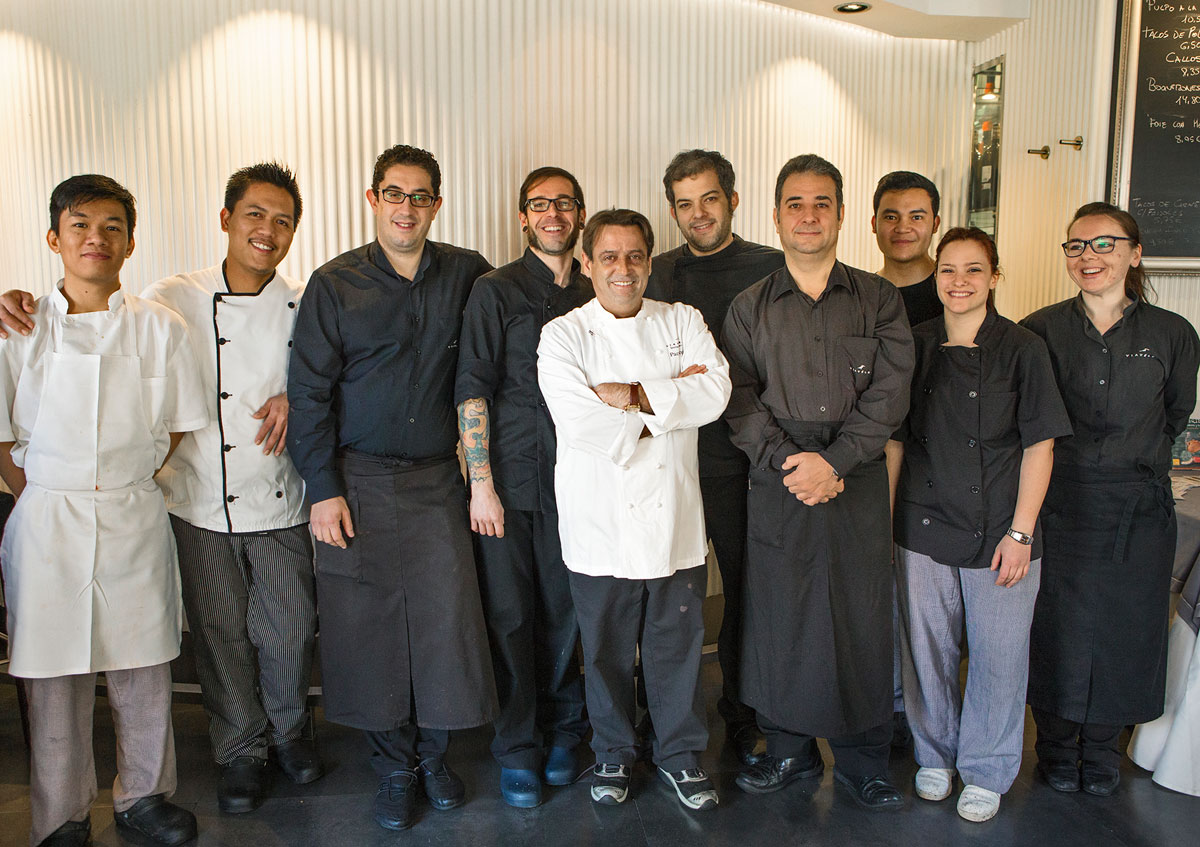 El equipo del restaurante Viavélez al completo